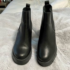 Steve Madden Chelsea boot EUC
